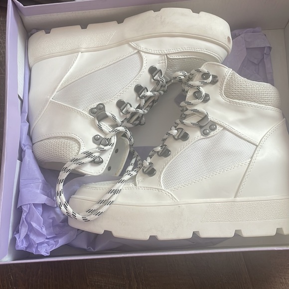 6.5 madden girl white platform wedge booties - Picture 3 of 3